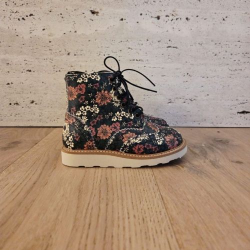 lederen veterschoen met bloemenprint