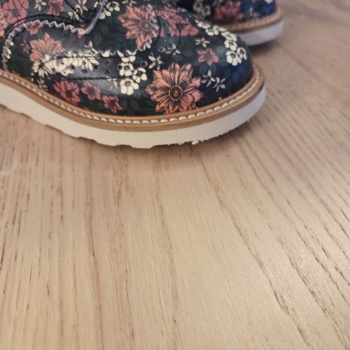 lederen veterschoen met bloemenprint