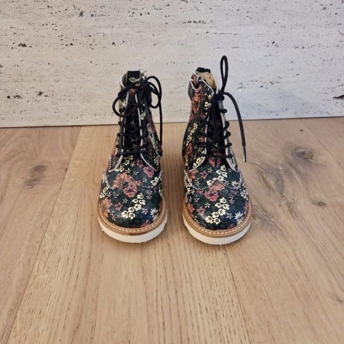 lederen veterschoen met bloemenprint