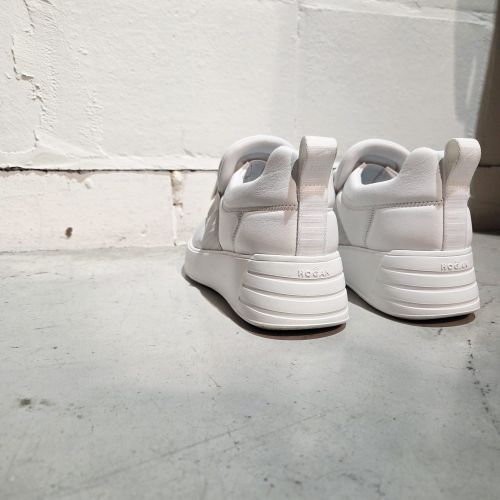 lederen sneakers logo