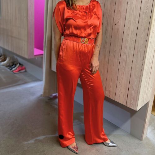 satijnen jumpsuit + riem