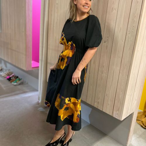 jurk bloemenprint met korte pofmouw