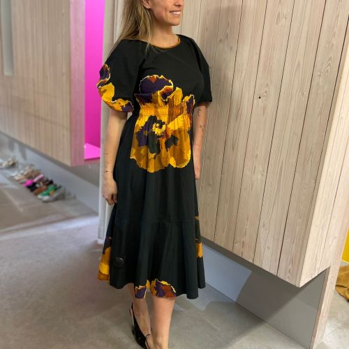 jurk bloemenprint met korte pofmouw