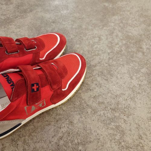 sneakers met velcro