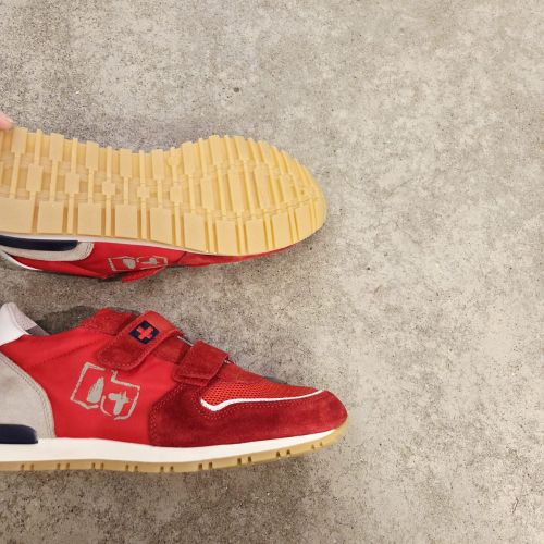 sneakers met velcro