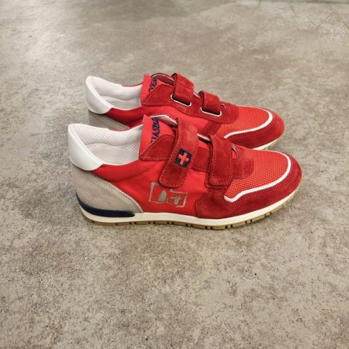 sneakers met velcro