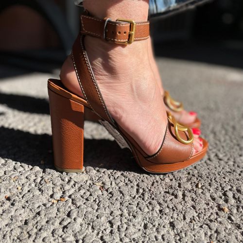 VLogo sandalen met blokhak & enkelband