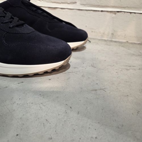 sportieve sneakers su&eacute;de