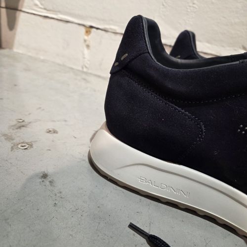 sportieve sneakers su&eacute;de