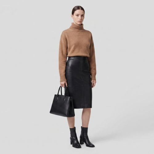 Barbara Bui Minimalistische Camel Rolkraagtrui van Kasjmier en Wol