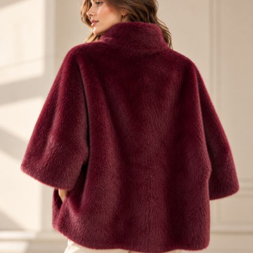oversized jacket / cape faux fur