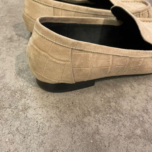 su&eacute;de loafers met krokodillenprint