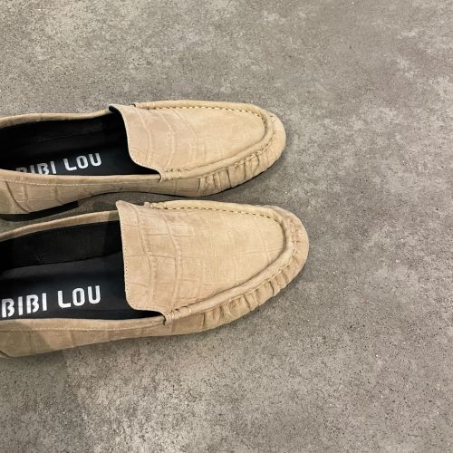 su&eacute;de loafers met krokodillenprint