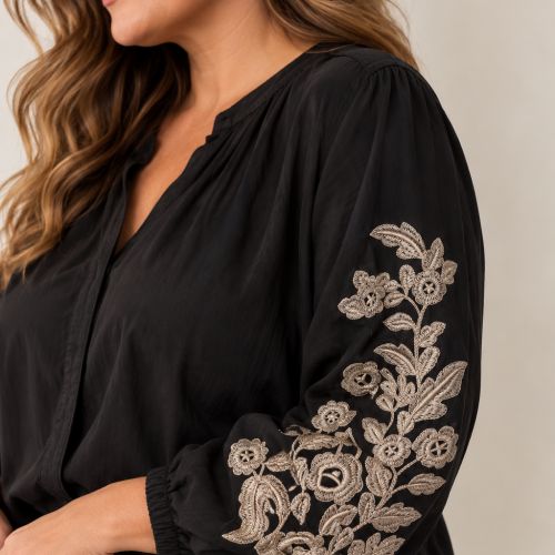 blouse met broderie op de mouw