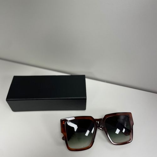 Oversized Havana sunglasses