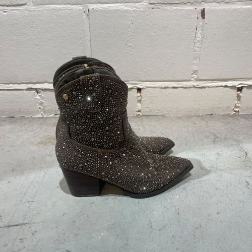 studded enkellaarzen