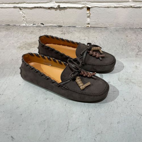 su&eacute;de loafers 