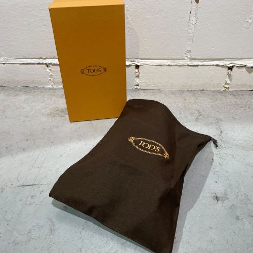 su&eacute;de loafers 